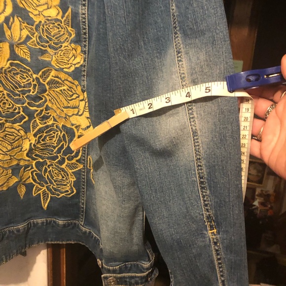 ❤️LuLaRoe Denim Embroidered Jacket - EUC $20 or $15 w/offer - Picture 9 of 10